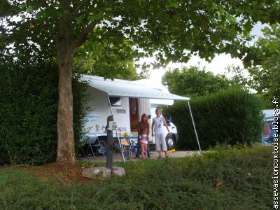 Les enfants heureux au camping du lac de Liez (Langres)