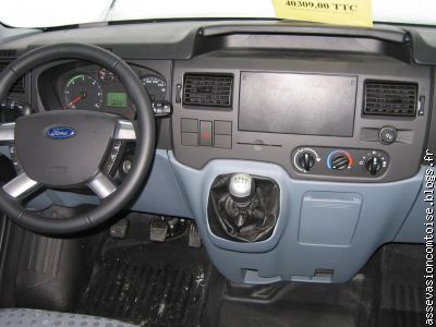 Il est maintenant temps de prendre place au volant.